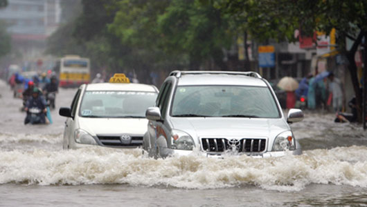 kinh nghiem lai xe mua mua bao 2 Kinh nghiệm để lái xe an toàn trong mùa mưa