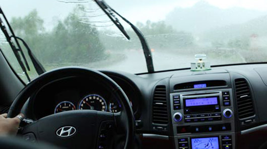 0529 cachxuly Những Kinh nghiệm khi lái xe dưới trời mưa lớn