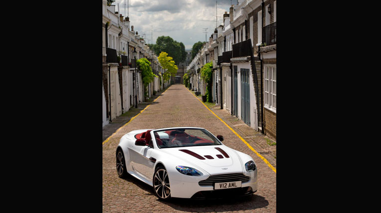522007612521491110 Chiêm ngưỡng vẻ hấp dẫn của Aston Martin V12 Vantage Roadster 2013