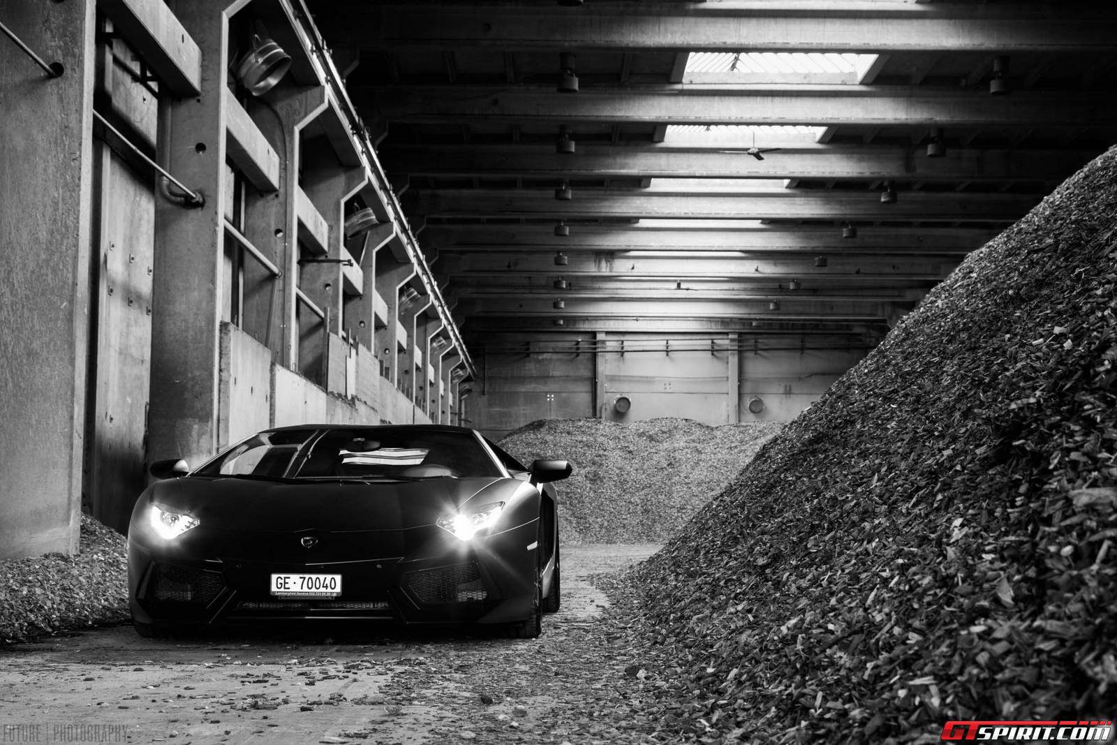 lamborghini aventador 9 4ac87 Lamborghini Aventador với màu đen cá tính và quyến rũ