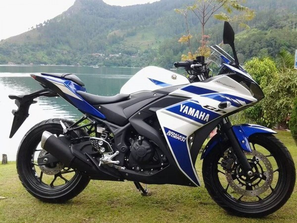 yamaha yzf r25a Chính thức Yamaha YZF R25 ra mắt với giá bán 98 triệu đồng