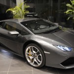 Huracan là thành viên mới nhất của “gia đình” Lamborghini. Chính thức ra mắt thị trường thế giới hồi tháng 3, sự xuất hiện tại Việt Nam trong khoảng thời gian chưa đầy một năm sau có thể nói là một bất ngờ.